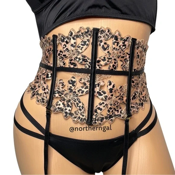 Victoria’s Secret Very Sexy Floral Embroidered Waist Cincher - Picture 8 of 12
